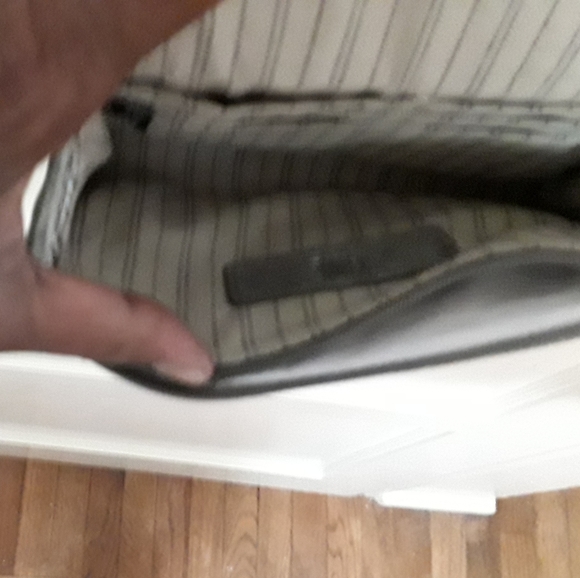 Crossbody - Picture 5 of 8